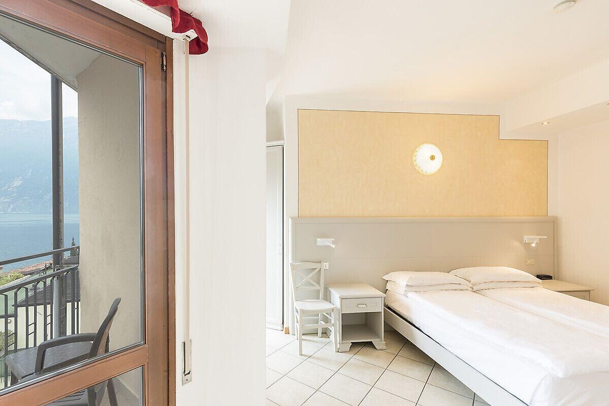 Hotel Garda Bellevue Limone sul Garda Esterno foto