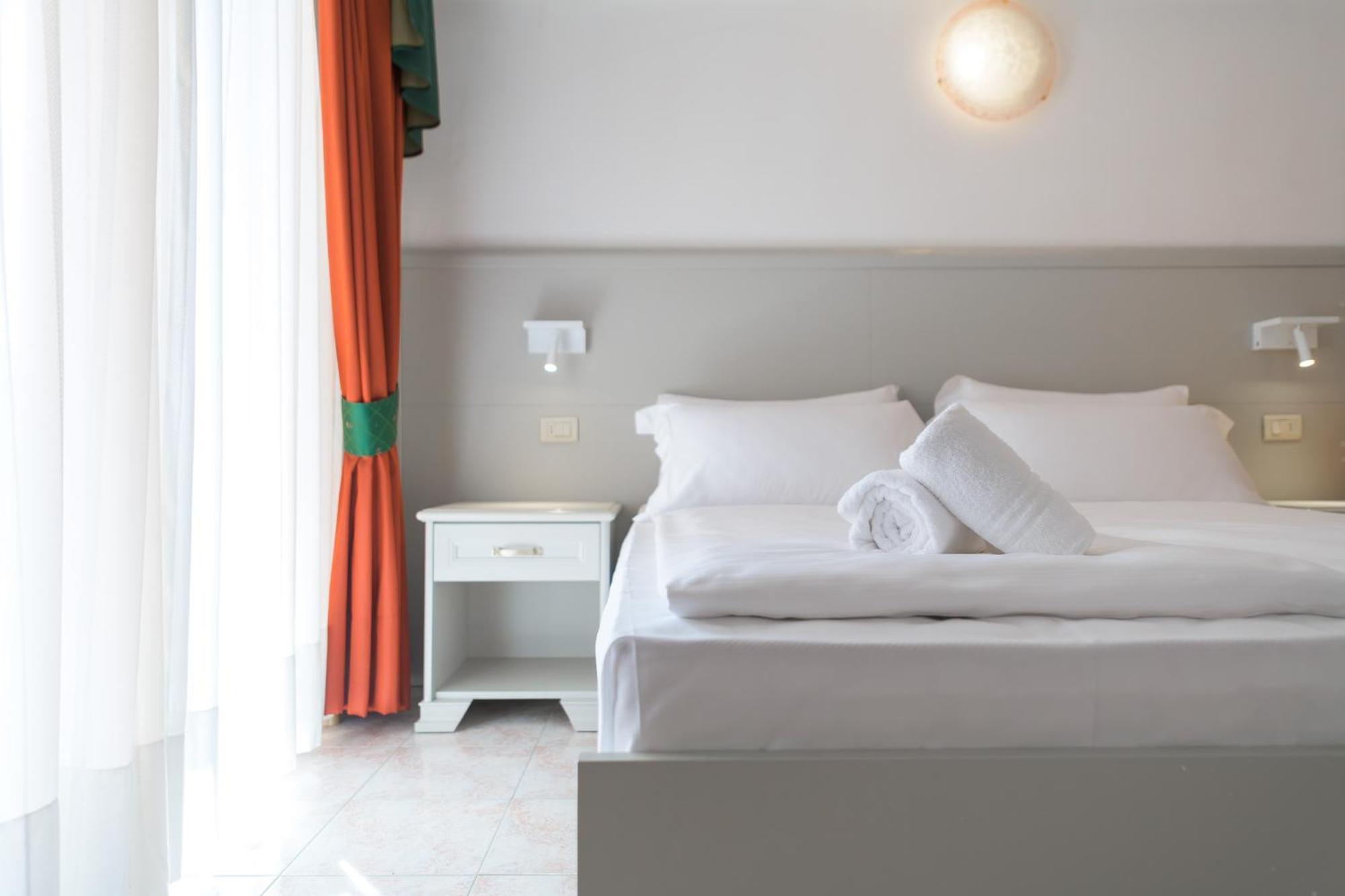 Hotel Garda Bellevue Limone sul Garda Esterno foto