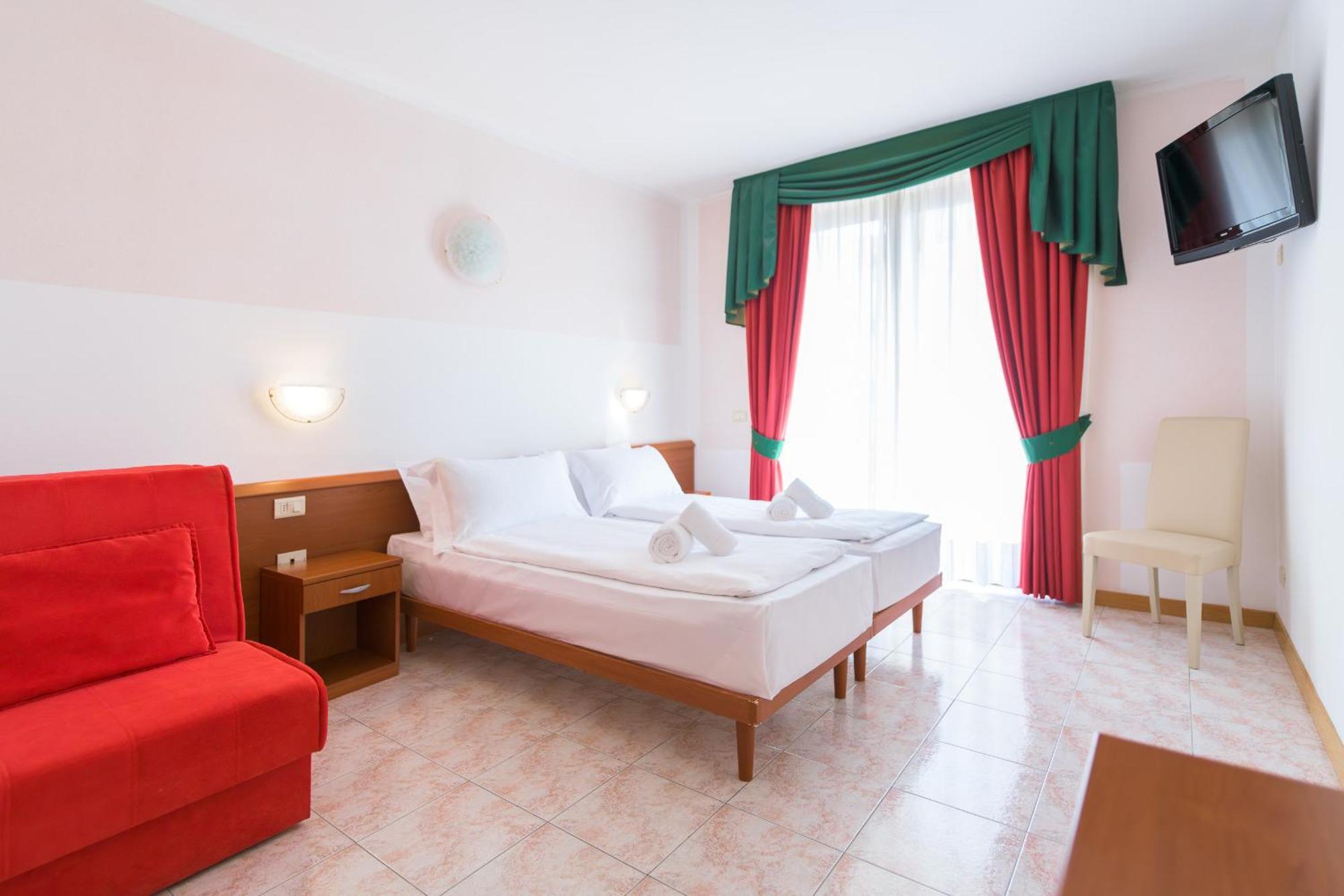 Hotel Garda Bellevue Limone sul Garda Esterno foto