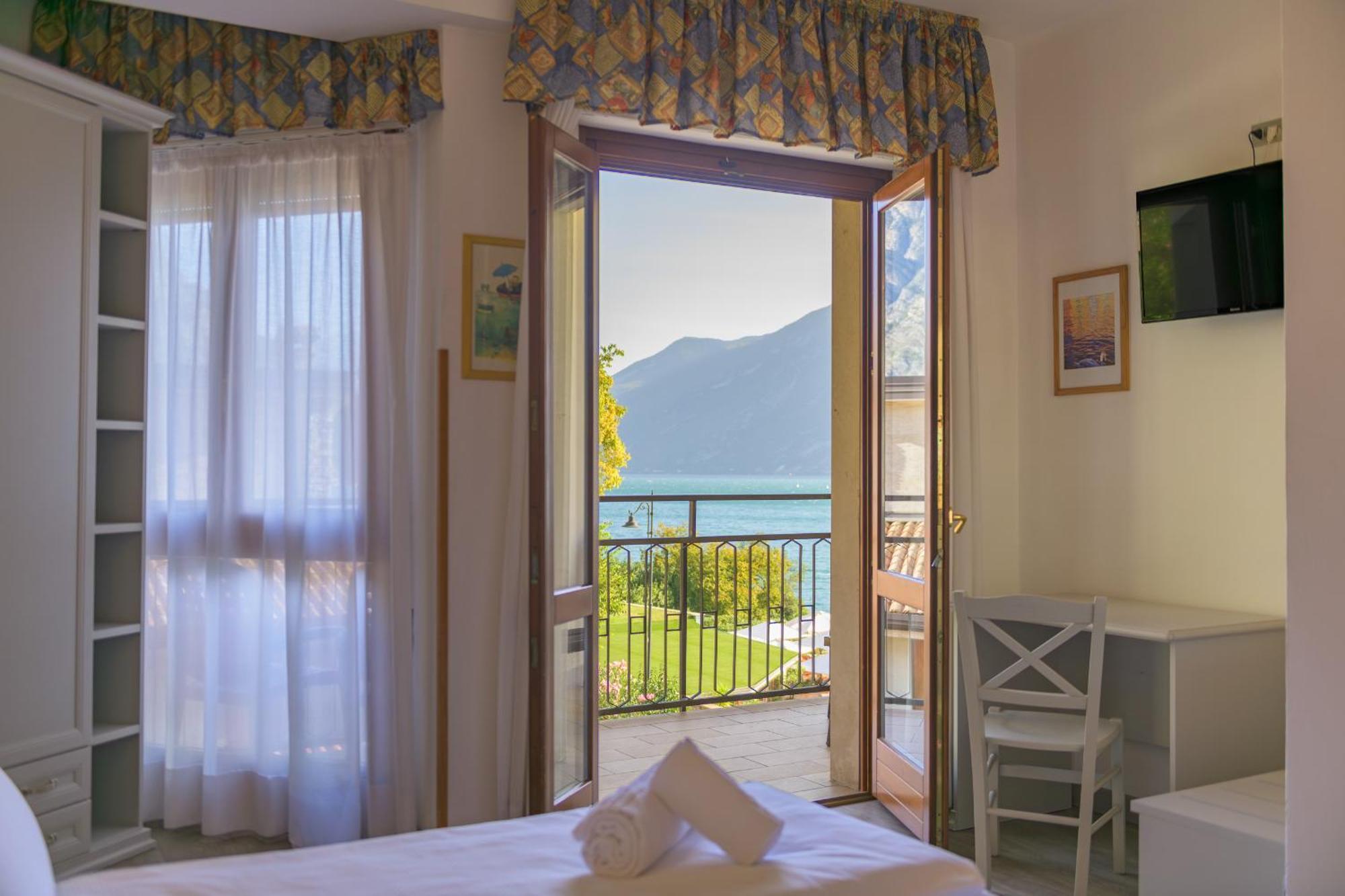 Hotel Garda Bellevue Limone sul Garda Esterno foto