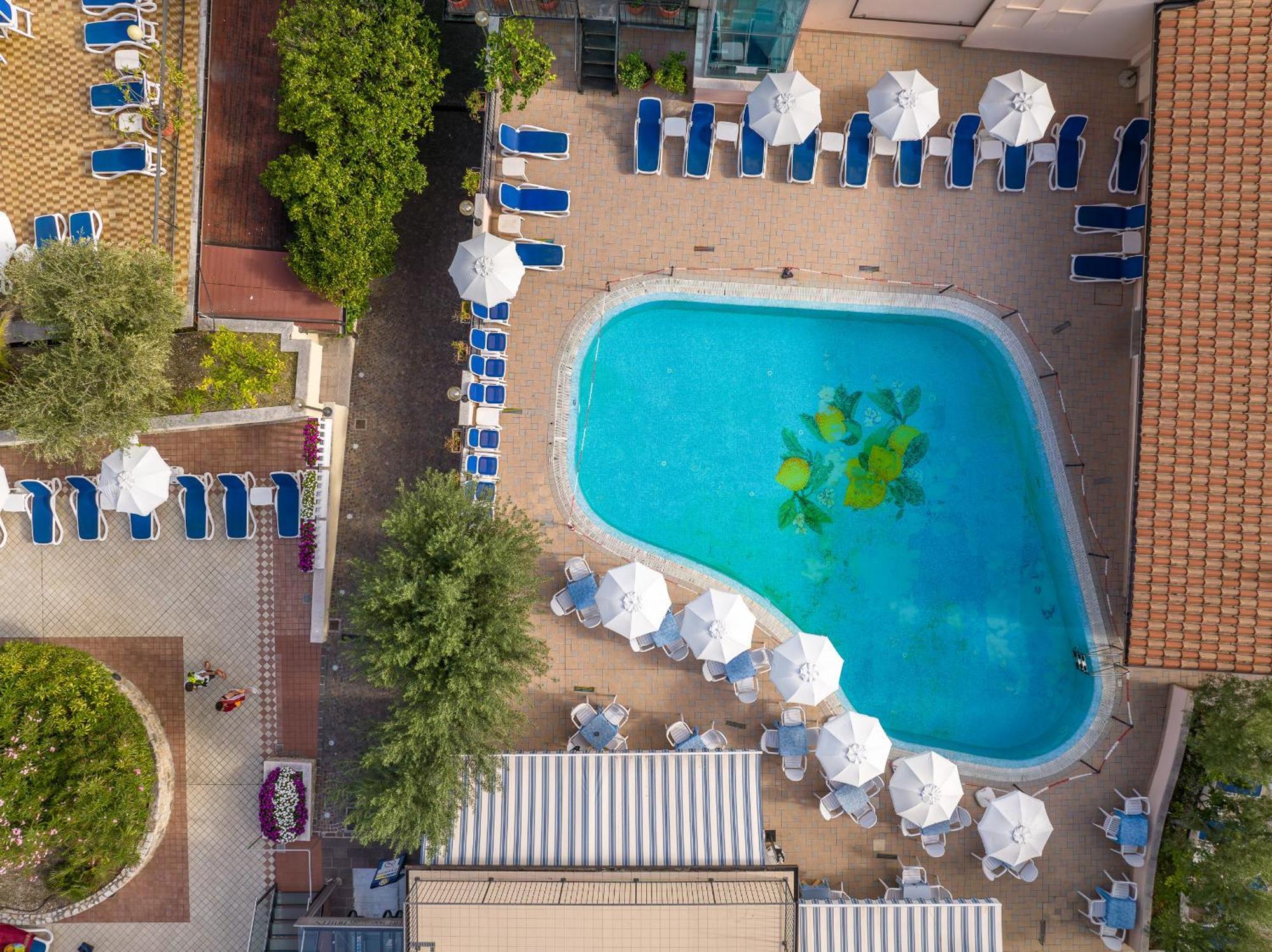 Hotel Garda Bellevue Limone sul Garda Esterno foto