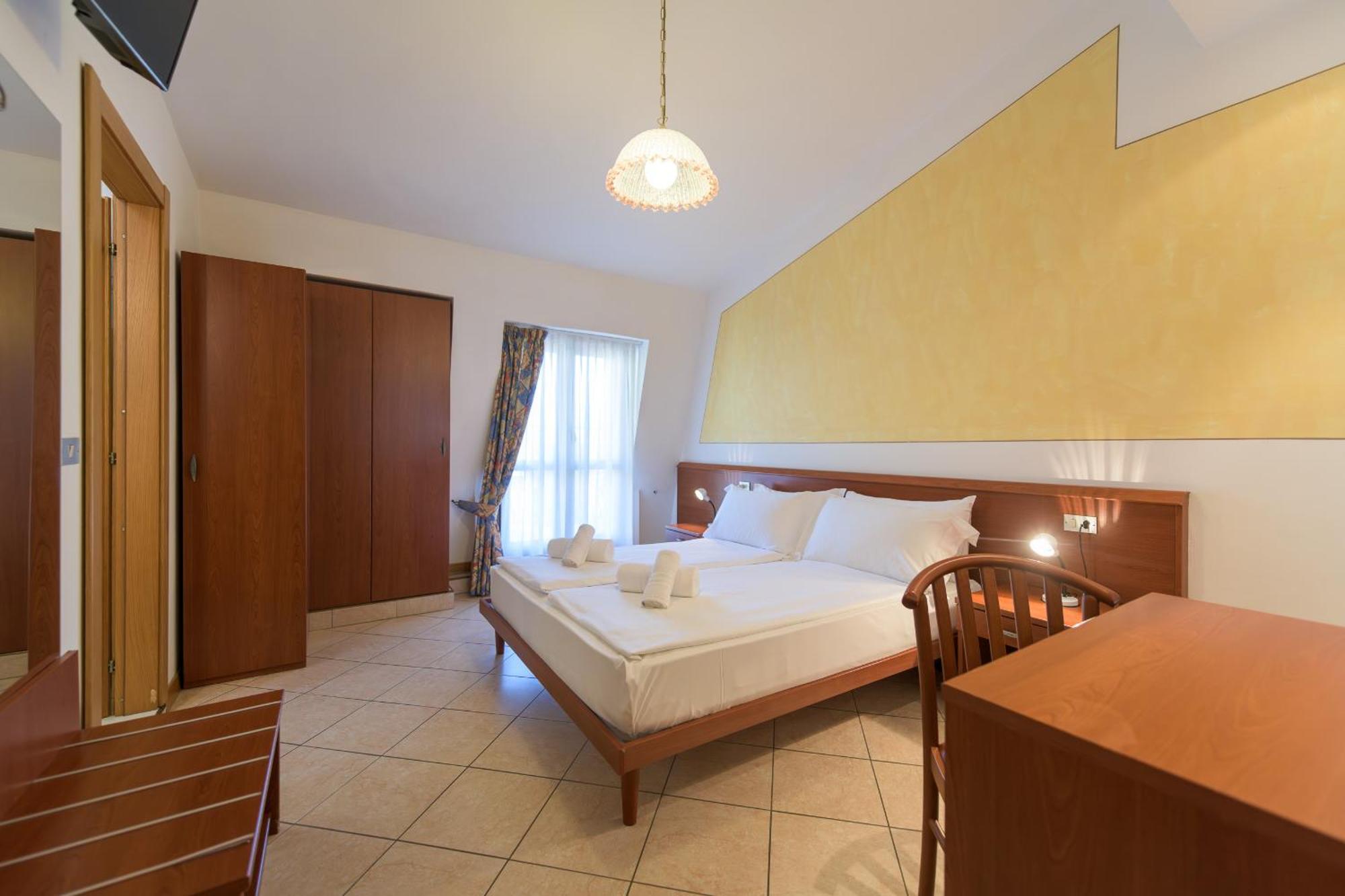 Hotel Garda Bellevue Limone sul Garda Camera foto