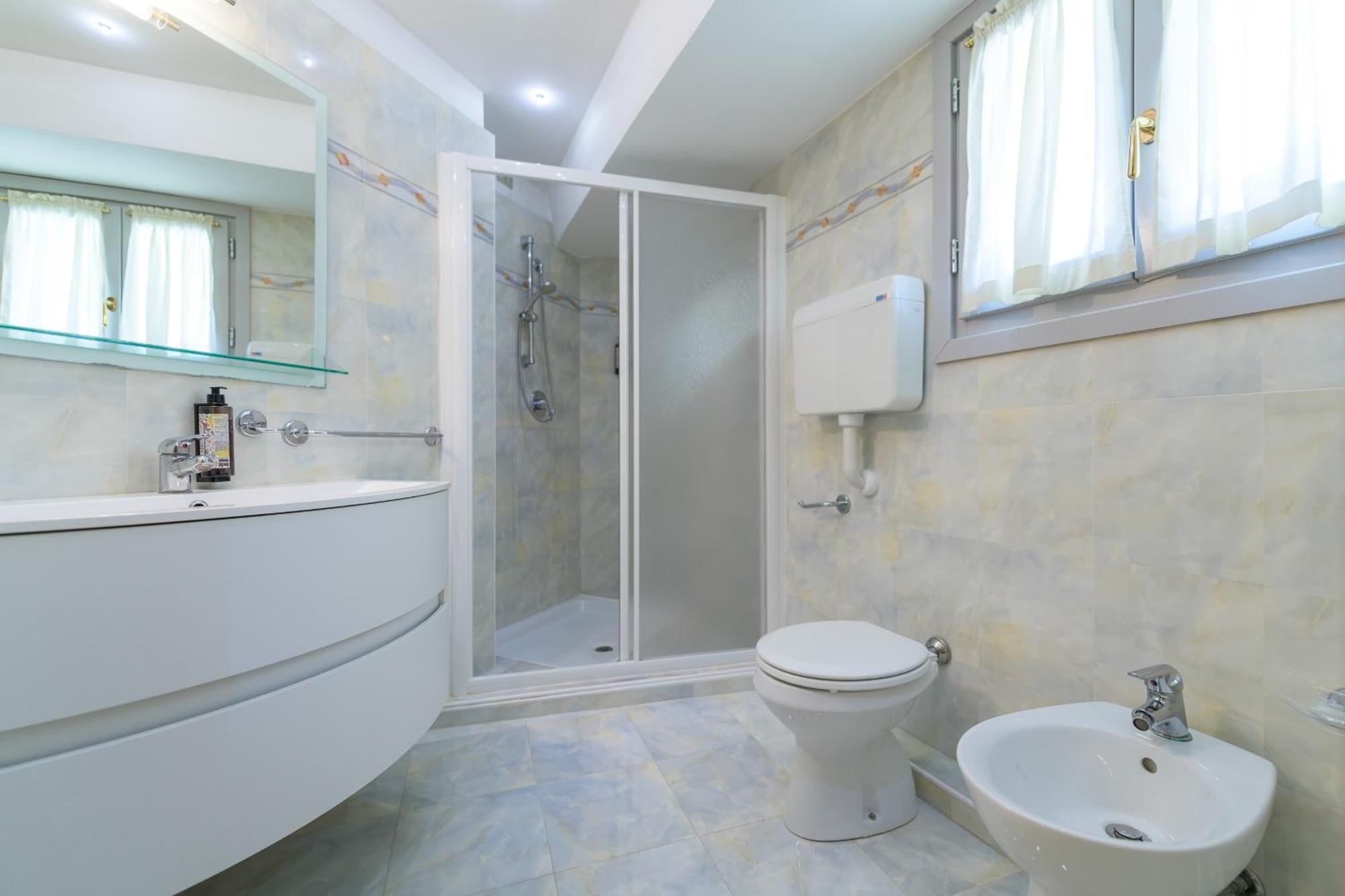 Hotel Garda Bellevue Limone sul Garda Esterno foto