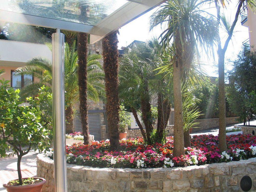 Hotel Garda Bellevue Limone sul Garda Esterno foto