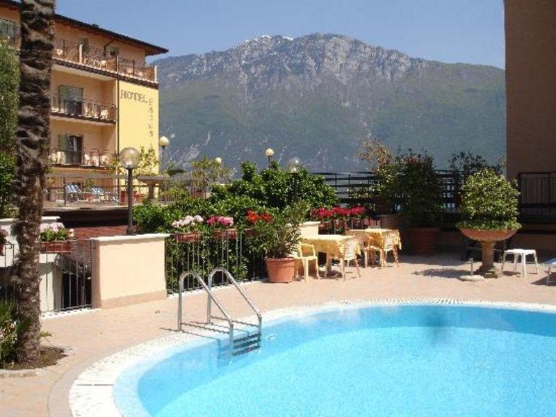 Hotel Garda Bellevue Limone sul Garda Esterno foto