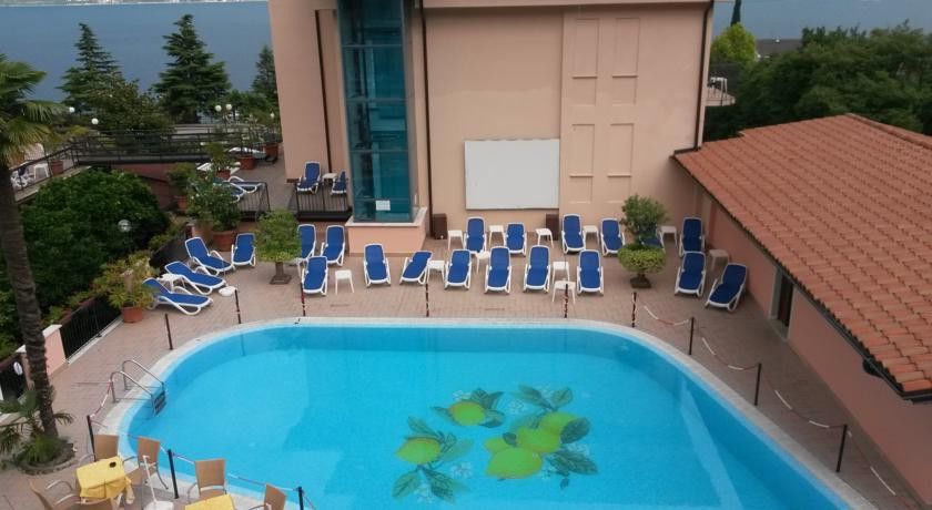 Hotel Garda Bellevue Limone sul Garda Esterno foto